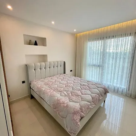Two-bedroom Flat In Konak Garden Life 아파트